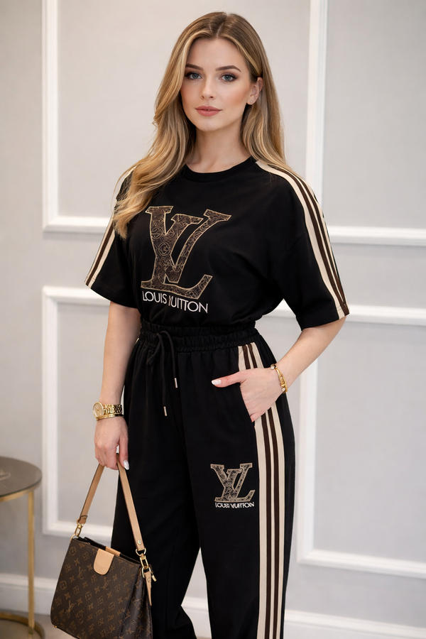 BLACK AND WHITE CHORD SET WITH ELEGANT PATTERN